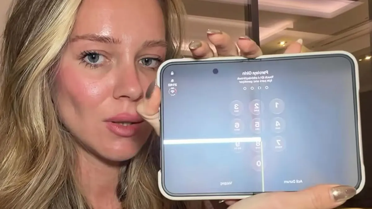230 bin TL'lik iPhone Duo'daki menteşe kırığı Türkiye'den de bildirildi