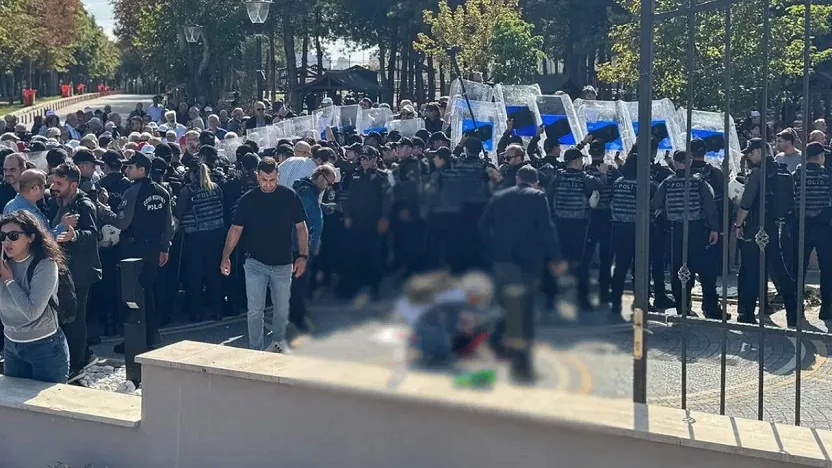 Ankara'da emekli eylemi sırasında silahla intihar girişimi