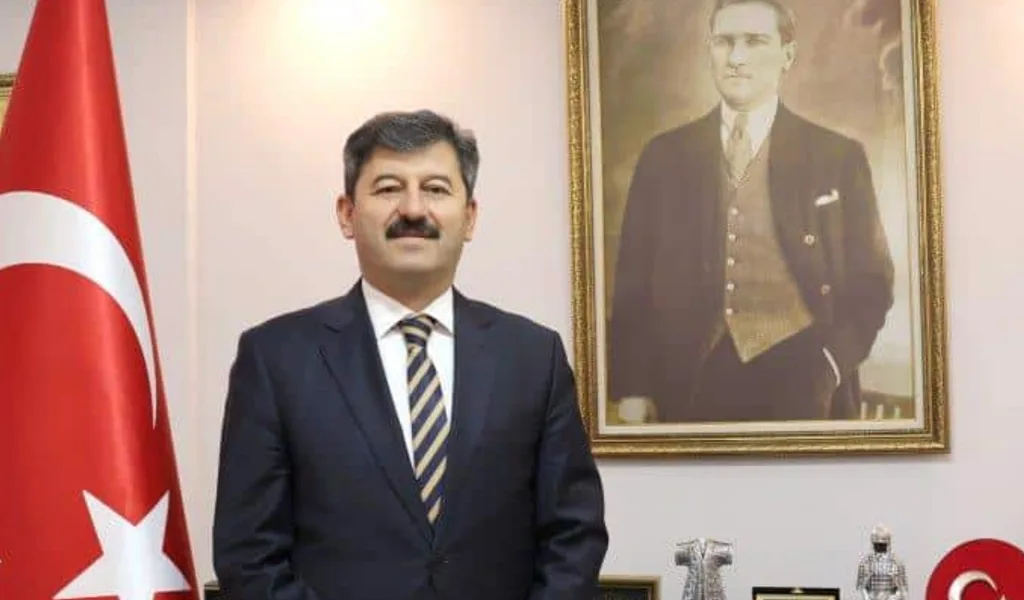 Çankırı İl Millî Eğitim Müdürü Ayhan Işık makamında