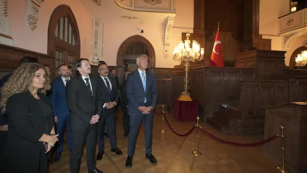 Bakan Ersoy mevkidaşı Süleymani ile Ankara Cumhuriyet Müzesi'nde bir araya geldi