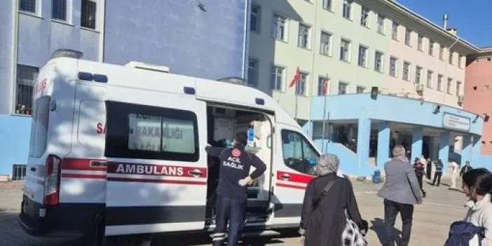 Başakşehir'de okulda bıçaklı saldırı, yedi kız öğrenci yaralandı