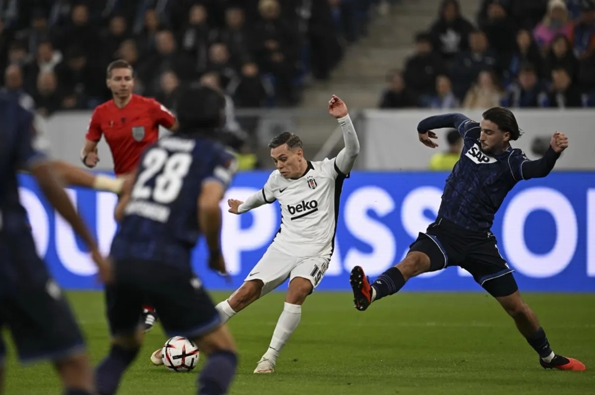 UEFA Avrupa Ligi Hoffenheim Beşiktaş karşılaşmasında Rhein-Neckar-Arena çimlerindeki mücadele