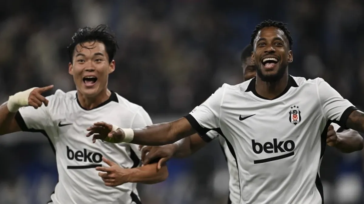 Hoffenheim deplasmanında golleri atan Beşiktaşlı Hyeon-Gyu Oh ve Amir Murillo sevinci