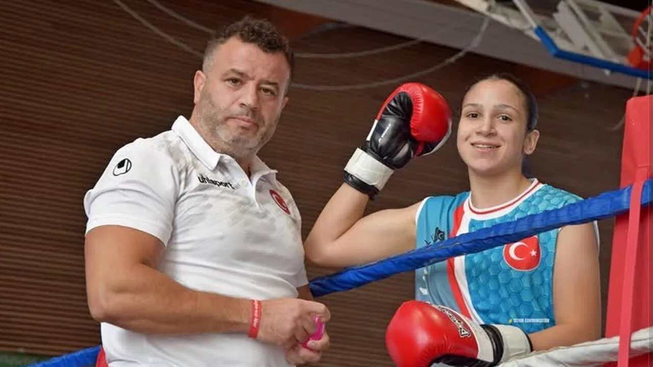 ÇAKÜ akademisyeni Mehmet Söyler Fransa'da milli takımla sahaya çıktı