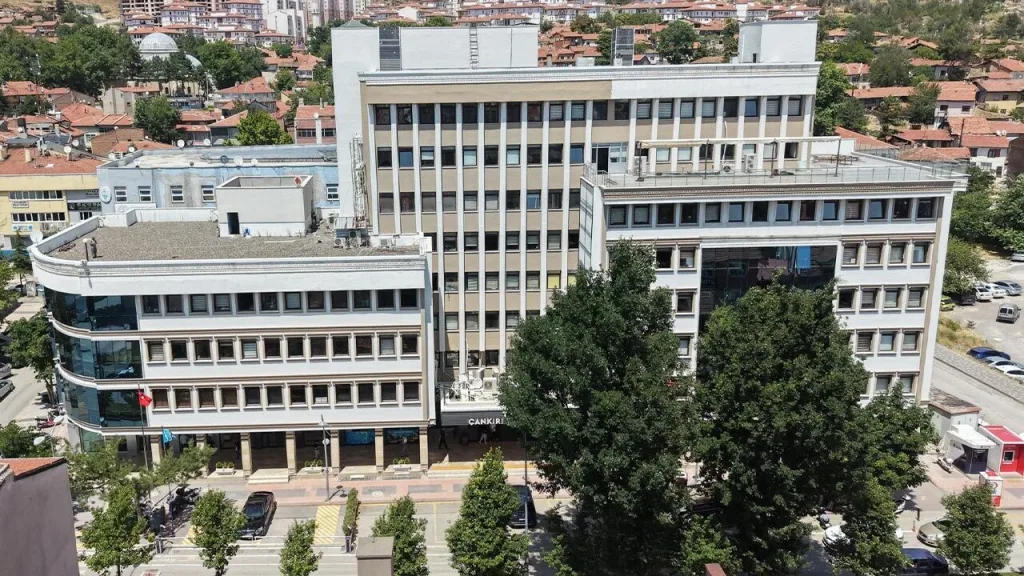 Çankırı Belediyesi'nden satılık araç üst yapısı, iş makineleri ve kiralık taşınmaz ihalesi
