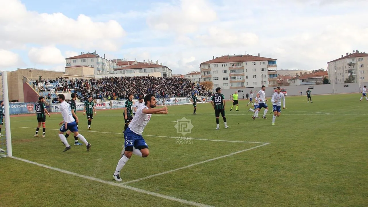 Çankırı FK AVS Çaycuma Spor mücadelesinden en özel kareler yayımlandı