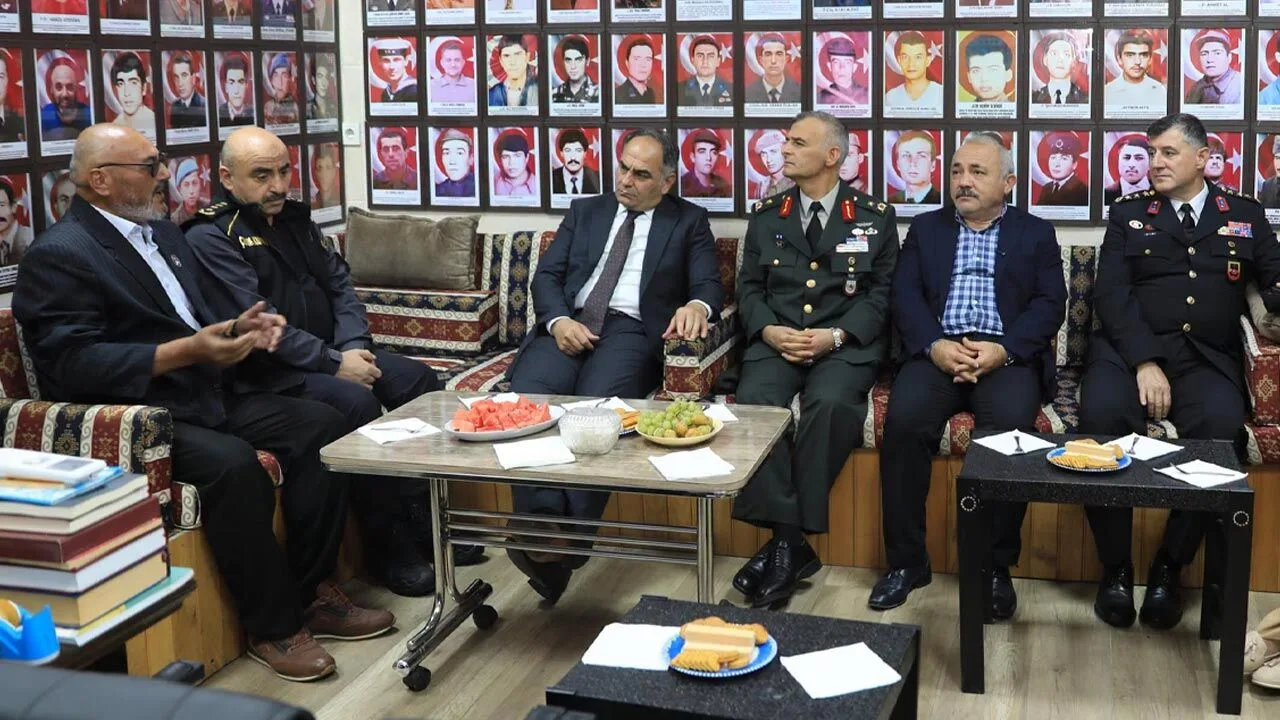 Çankırı protokolü Gaziler Günü dolayısıyla sahaya indi