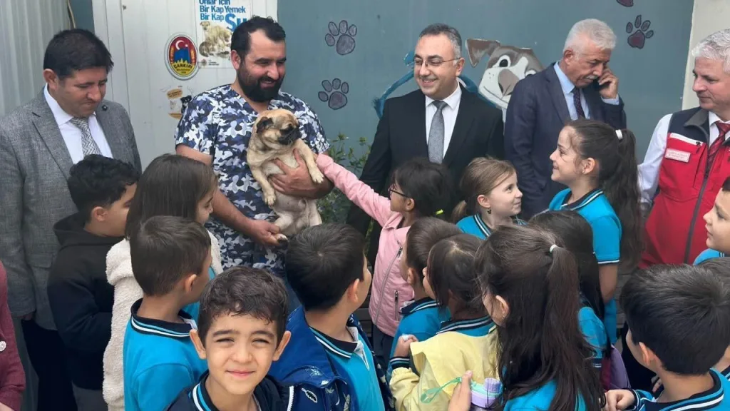 Çankırı'da çocuklara kuduz farkındalığı ve hayvan sevgisi aşılandı