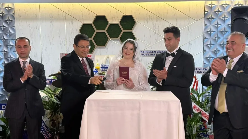 Çankırı'da görkemli düğün Betül ve Ertuğ dünyaevine girdi