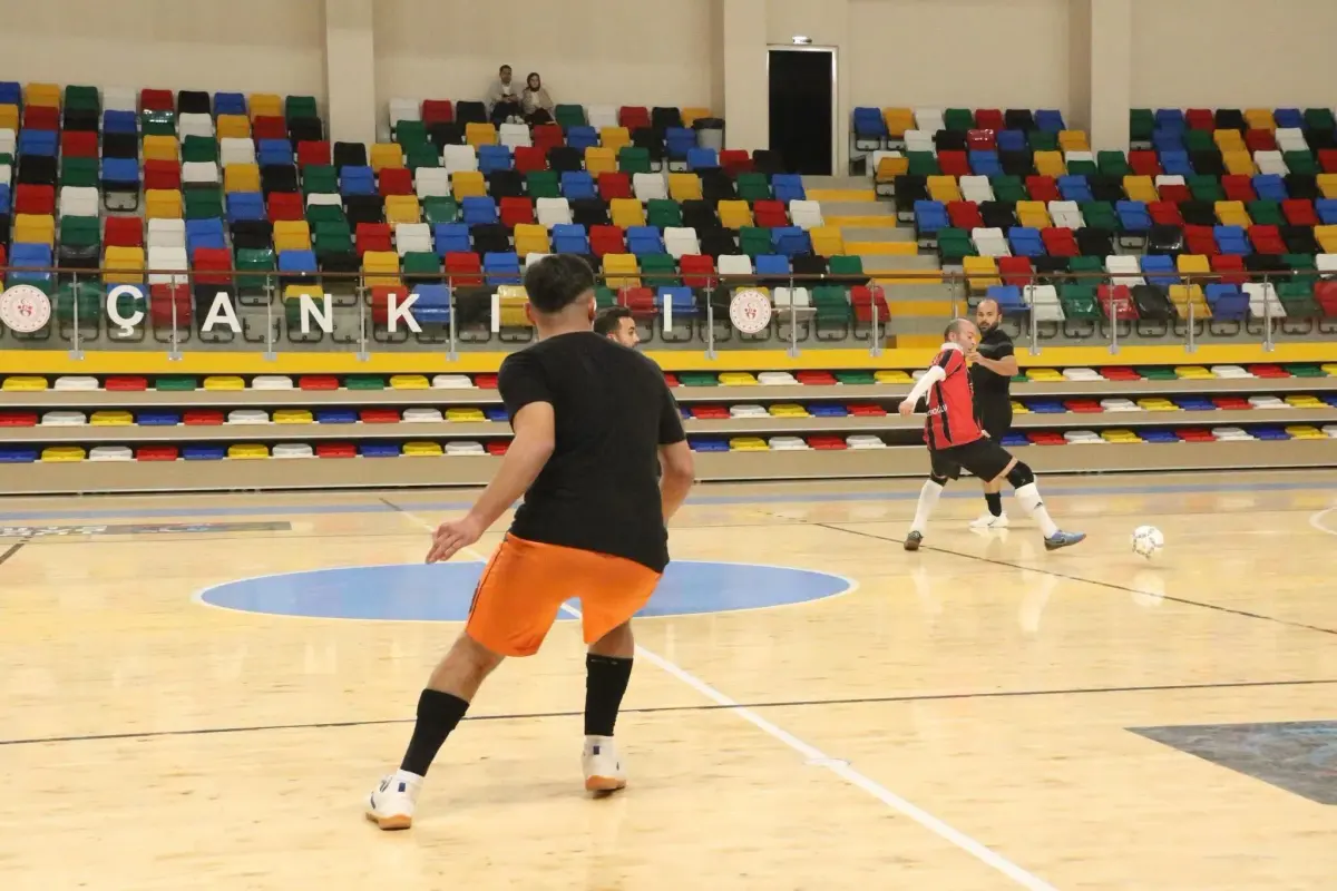 Çankırı'da kamu spor oyunları futsal turnuvası başladı
