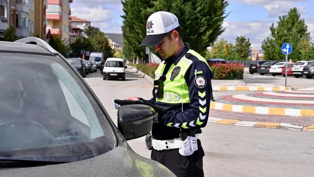 Çankırı'da öğrenci güvenliği için yol uygulaması sürüyor