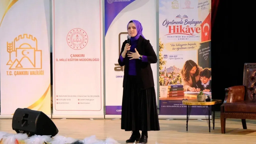 Çankırı'da öğretmenler psikolog yazar Oya Doğan ile buluştu