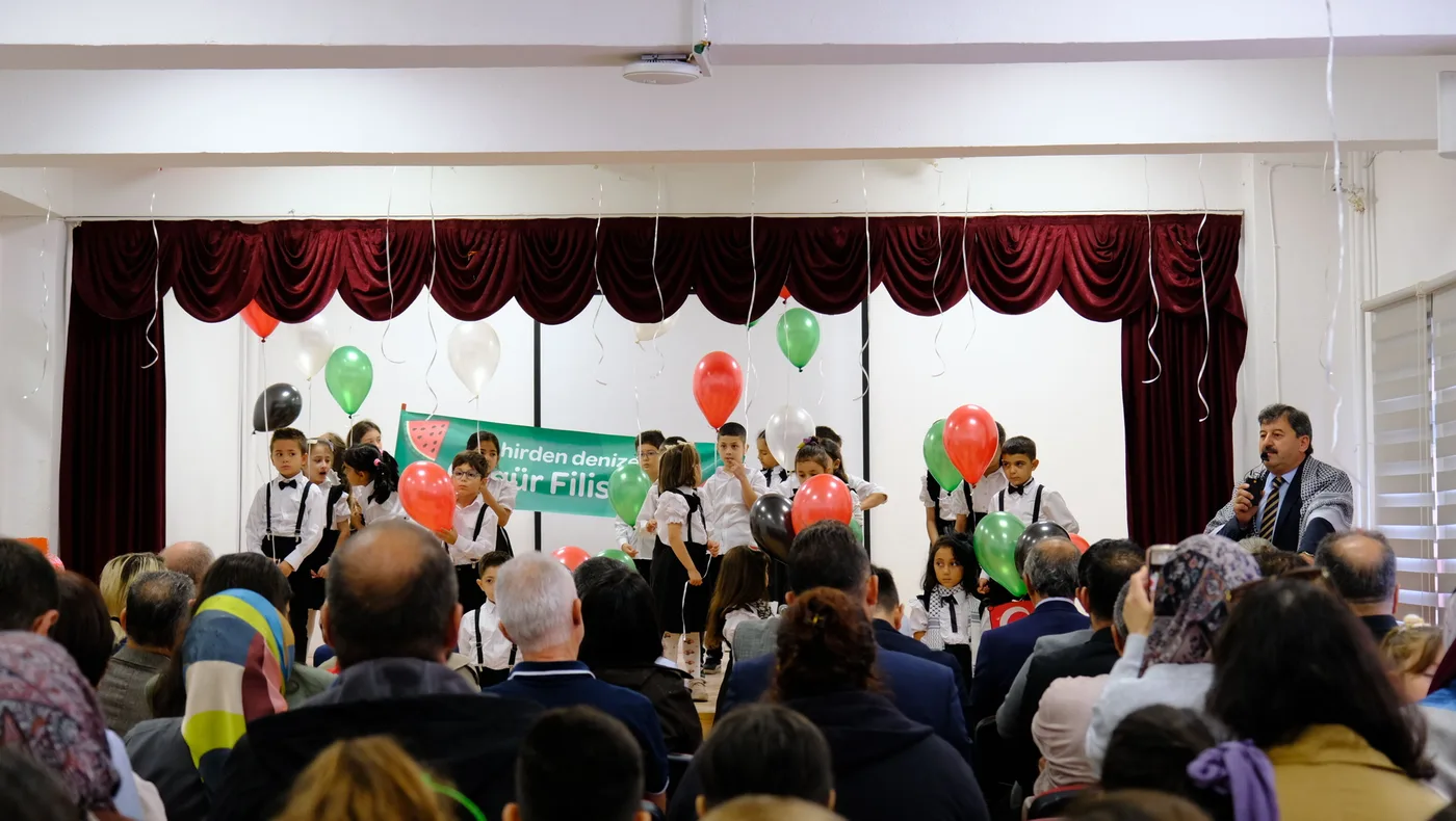 Çankırılı miniklerden gökyüzüne umut dolu barış mesajı