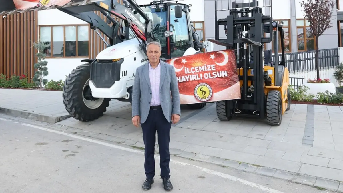 Çerkeş Belediyesi kepçe ve forklift alarak iş makinesi filosunu büyüttü