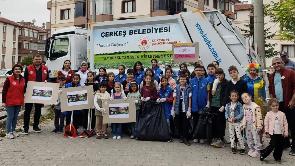 Çerkeş'te öğrenciler doğayı korumak için el ele verdi