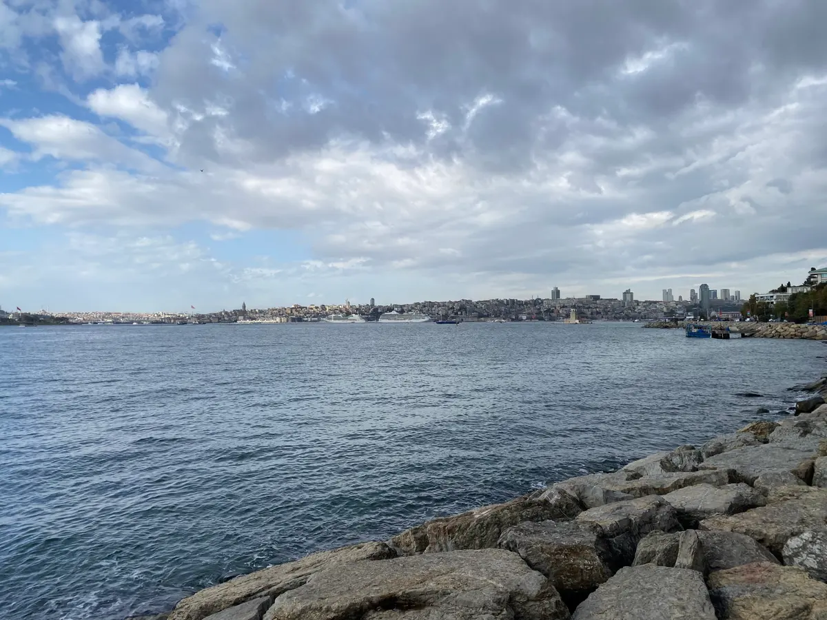 Üsküdar sahilinden İstanbul manzarası