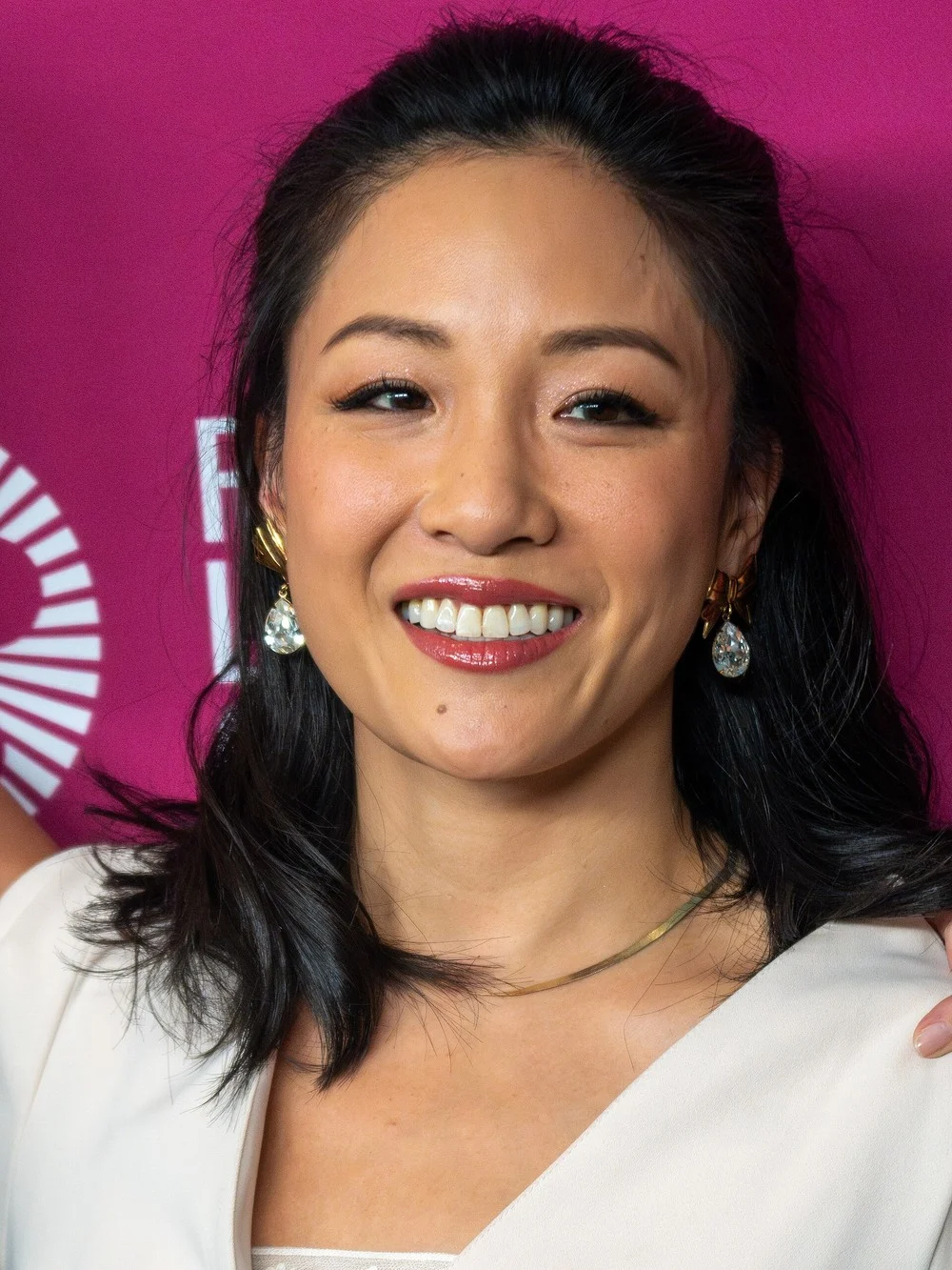 Constance Wu 2024 New York Film Festivali'nde The Friend gösteriminde gülümserken