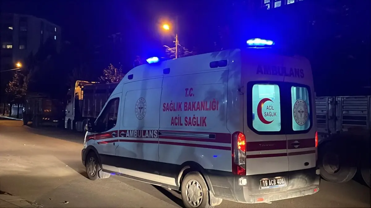 Çorum'da polisin dur ihtarına uymayan motosiklet sürücüsü polis memuruna çarptı