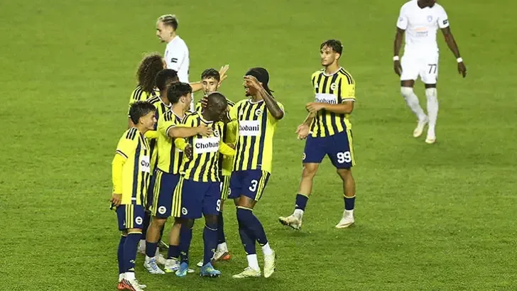 Fenerbahçe Bakü'de Turan Tovuz'u 2-0 yendi