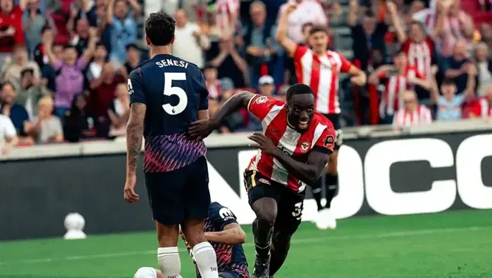 Galatasaray sağ bek için Kayode'yi takibe aldı