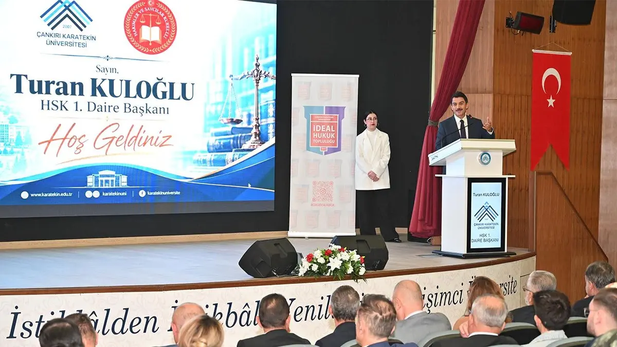 HSK 1. Daire Başkanı Turan Kuloğlu, Çankırı Karatekin Üniversitesi'nde hukuk öğrencilerine konuşma yaparken