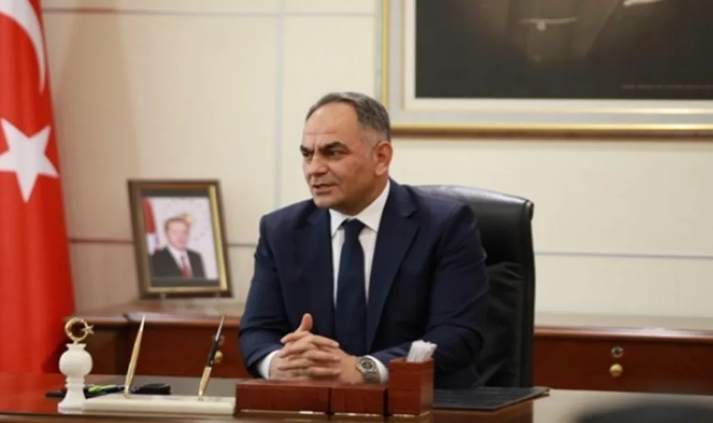 Çankırı Valisi Hüseyin Çakırtaş makamında