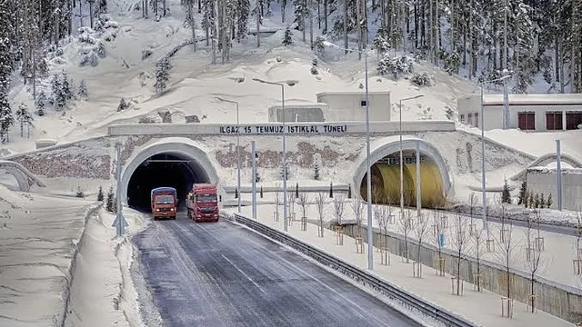 Ilgaz 15 Temmuz İstiklal Tüneli’nin kış aylarında çekilmiş arşiv fotoğrafı