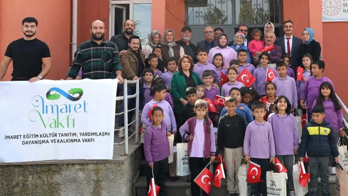 İmaret Vakfı, Tüney'deki öğrencilere ayakkabı ve boya kalemi hediye etti