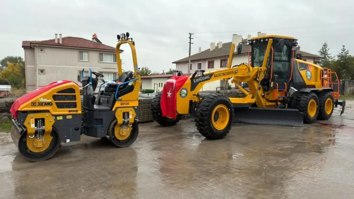 Kalfat'a 19 Ekim'de bir greyder ve bir silindir teslim edildi