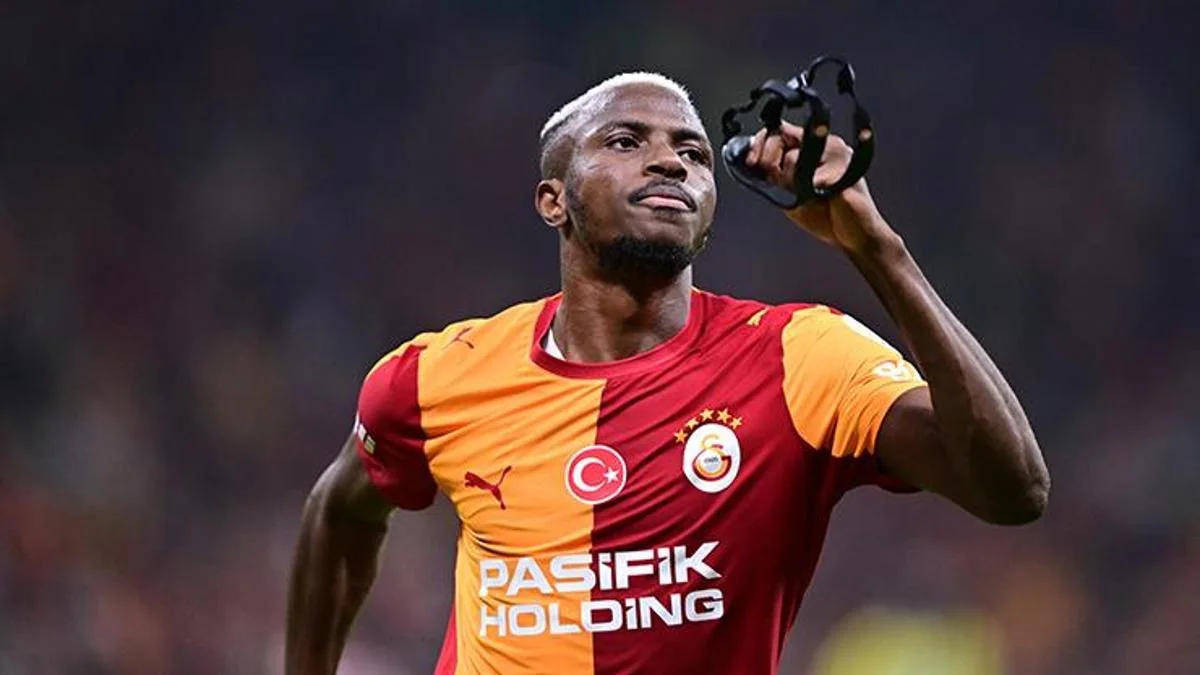 Galatasaray’ın Nijeryalı golcüsü Victor Osimhen Fenerbahçe derbisinde attığı gollerin ardından sevincini yaşıyor