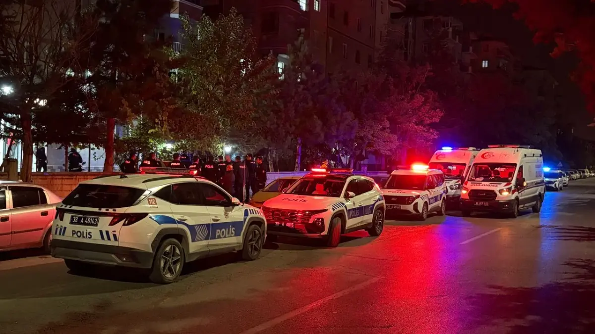 Kayseri Melikgazi'de babasını bıçaklayan zanlı ilaç içerek intihara kalkıştı