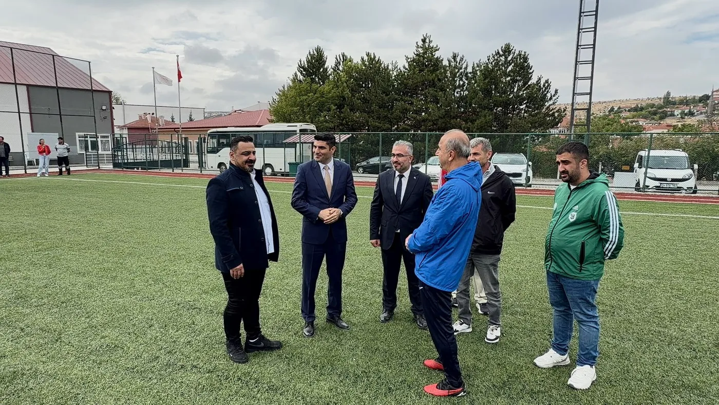 Kurşunlu protokolü Yeşil Ilgazspor antrenmanını ziyaret etti