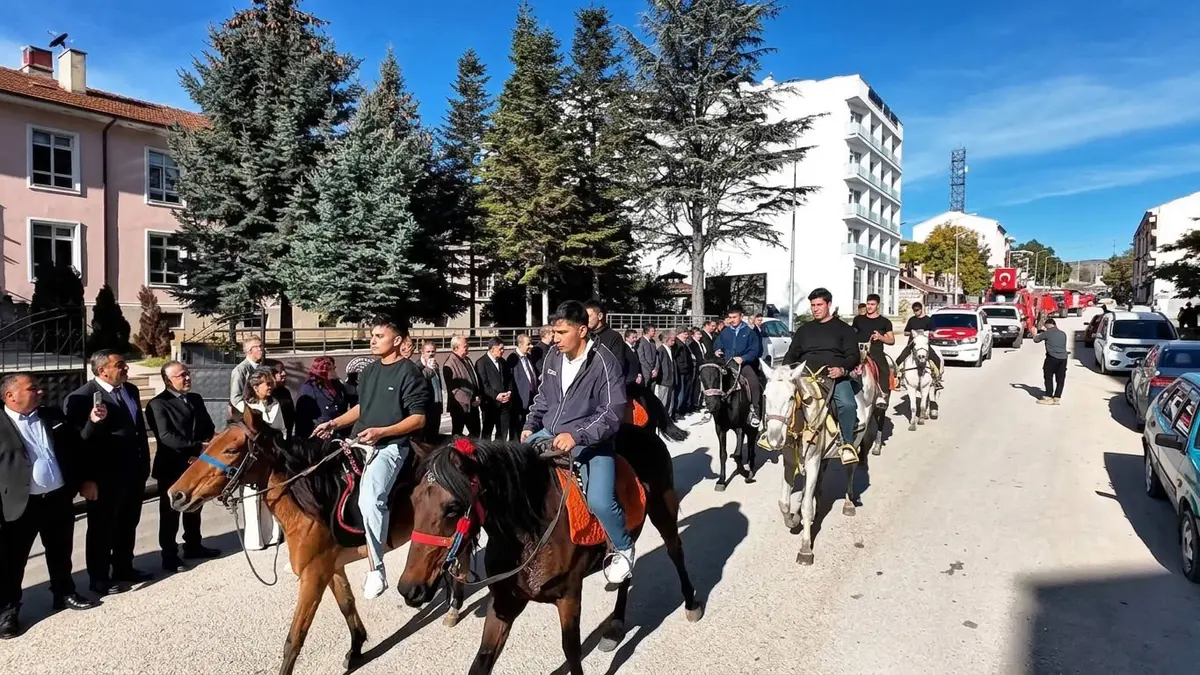 Kurşunlu'da atlı kortejle başlayan Cumhuriyet coşkusu Çankırı'nın tüm ilçelerine yayıldı
