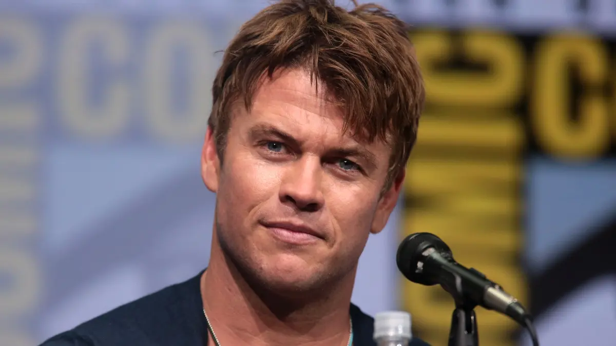 Luke Hemsworth, 2017 San Diego Comic-Con'daki Westworld panelinde konuşurken