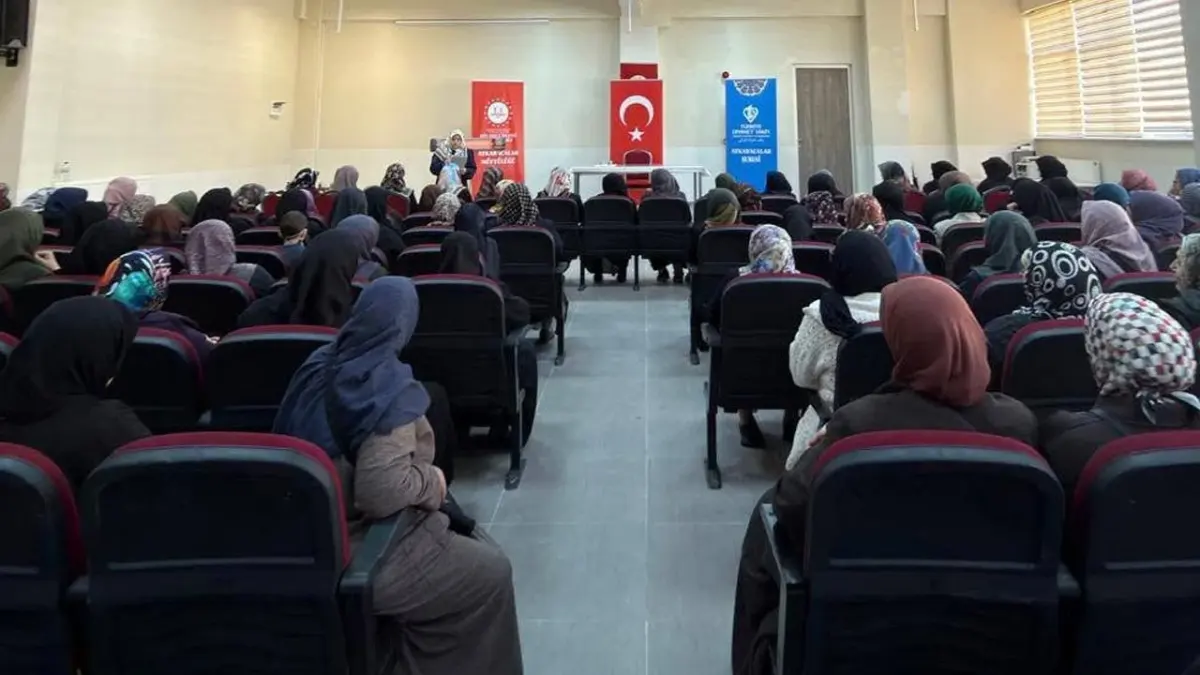 Müftü Yardımcısı Fatma Serim Atkaracalar'da kadınlarla buluştu