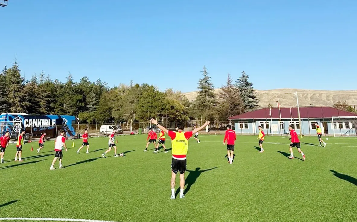Mustafa İşçelebi'nin ekibi cumartesi ilk kez taraftarı önünde sahaya çıkıyor