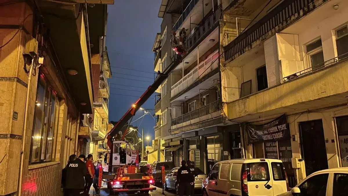Osmangazi'de annesini eve kilitleyen şüpheli özel harekat baskınıyla yakalandı