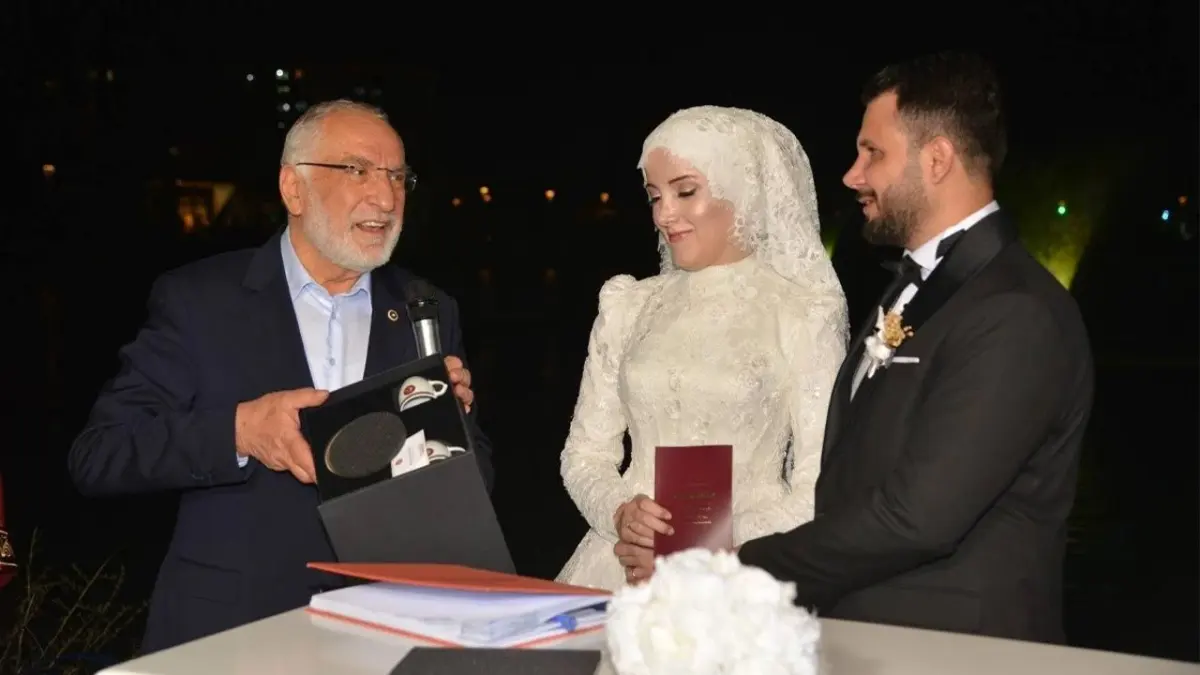 Saadet Partisi Çankırı İl Başkanı Nevzat Açıkgöz kızı İlknur'u Ankara'da evlendirdi