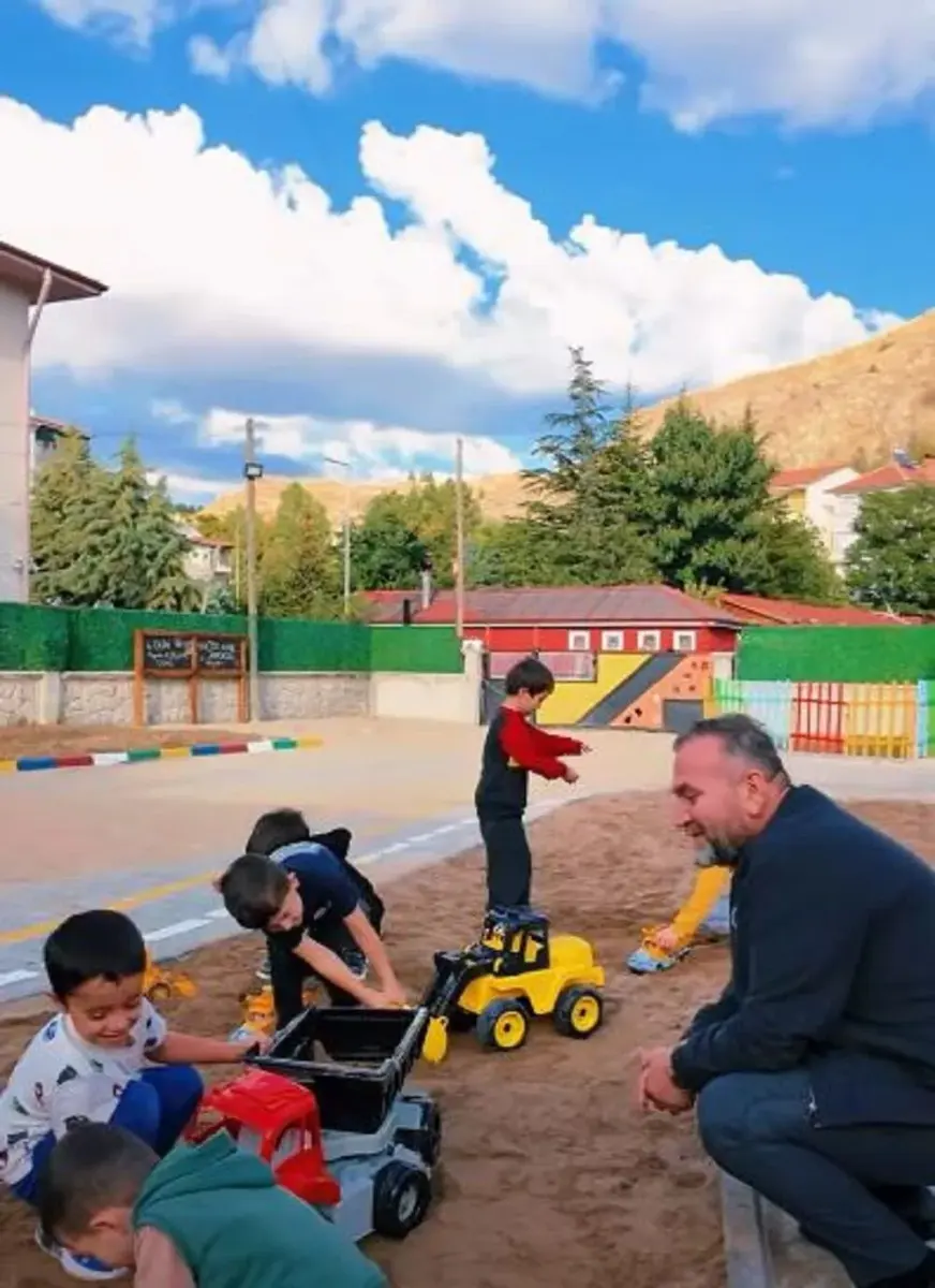 Şabanözü'nde anaokulu bahçesi yenilendi