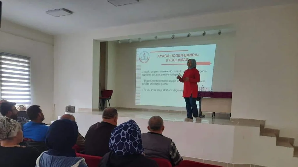 Şabanözü Halk Eğitimi Merkezi'nin Kasım 2023'teki ilk yardım eğitiminden bir kare