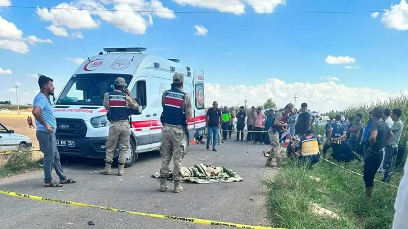 Şanlıurfa Akçakale'de motosikletli iki çocuk traktör mibzerine çarparak hayatını kaybetti