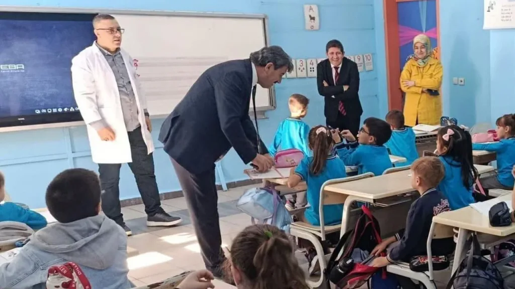 Şehit Hilmi Bıyıklı İlkokulu'na İl Millî Eğitim Müdürü Ayhan Işık'tan ziyaret