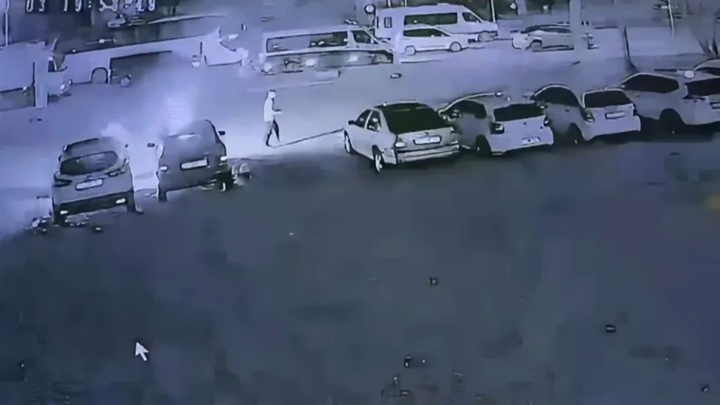 Serik'te oto galeride kundaklama 6 aracı küle çevirdi