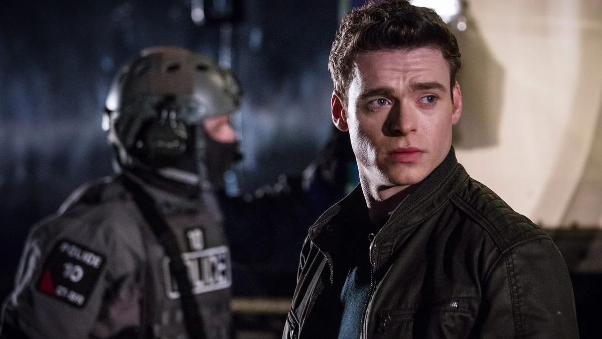 Bodyguard dizisinde koruma polisi David Budd rolündeki Richard Madden Londra operasyonunda