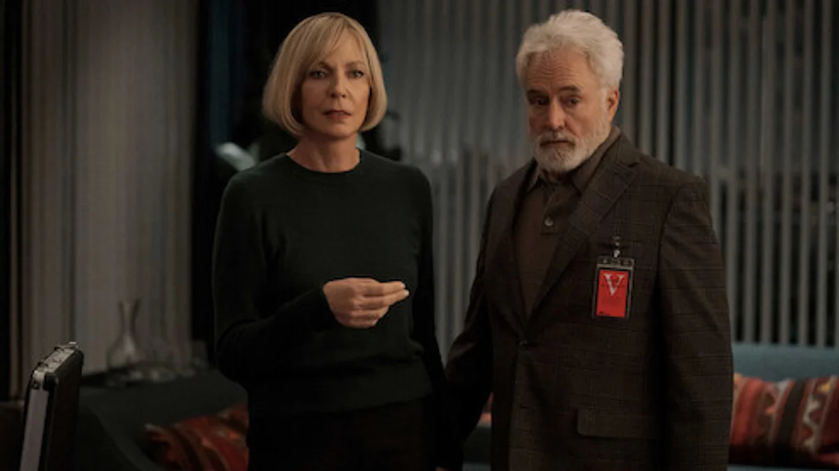 The Diplomat dizisinde Allison Janney (Grace Penn) ve Bradley Whitford (Todd Penn)