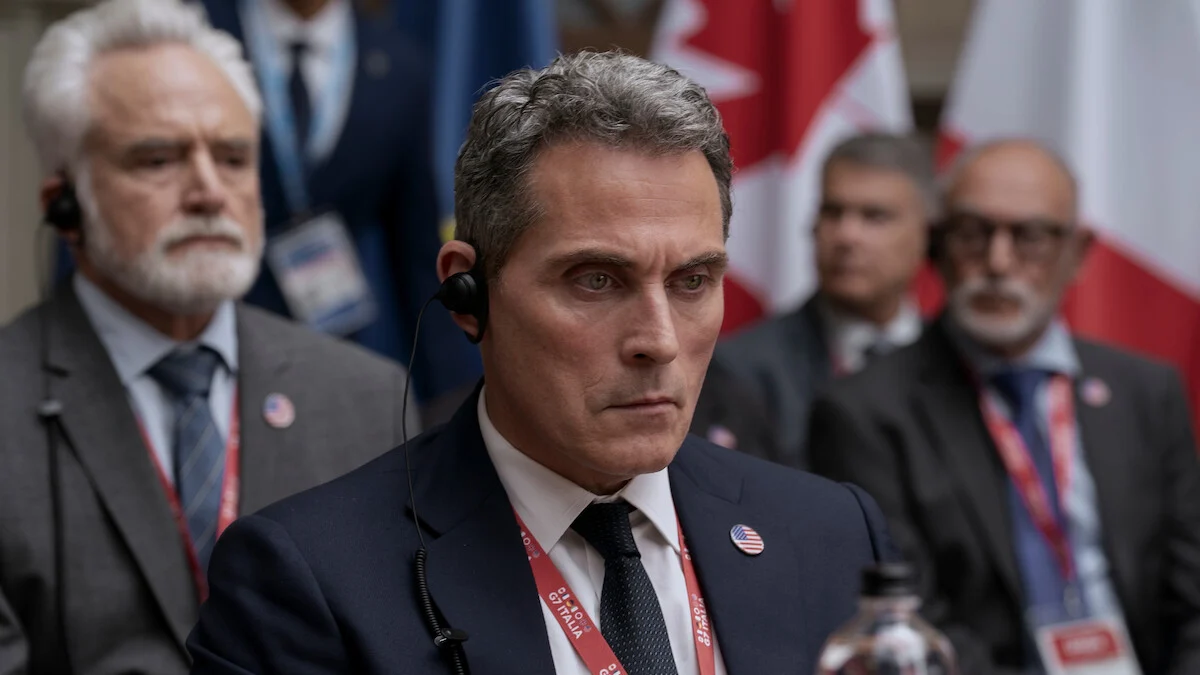 The Diplomat 4. sezonda Hal Wyler (Rufus Sewell) ve Todd Penn (Bradley Whitford) G7 Zirvesinde