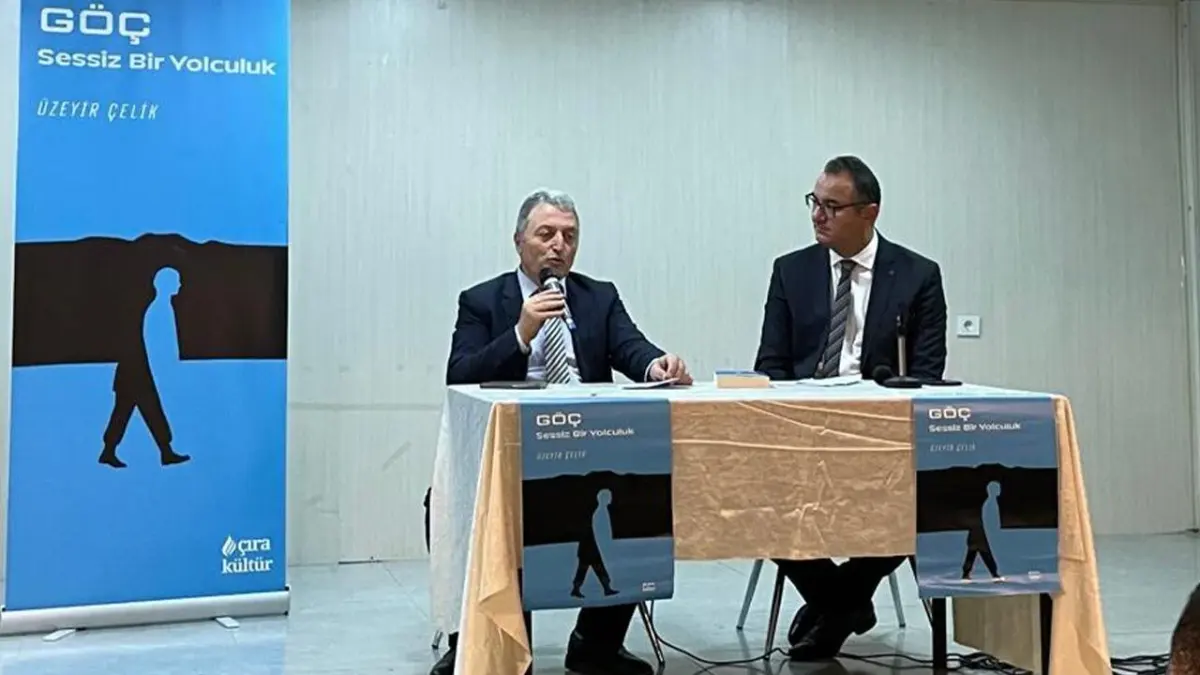 Üzeyir Çelik, Göç, Sessiz Bir Yolculuk romanını 7 Ekim 2026'da okul salonunda tanıttı