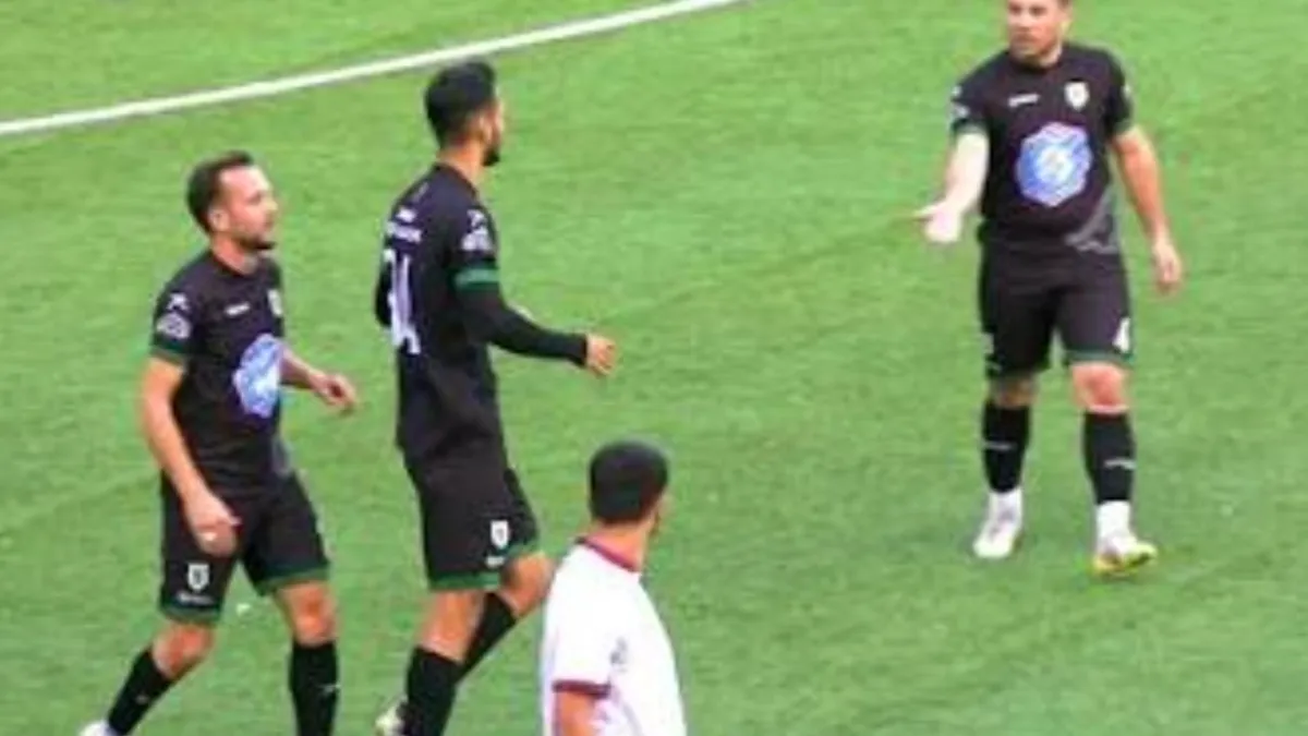 Yeşil Ilgaz Spor Kulübü futbolcuları sahada mücadele ederken