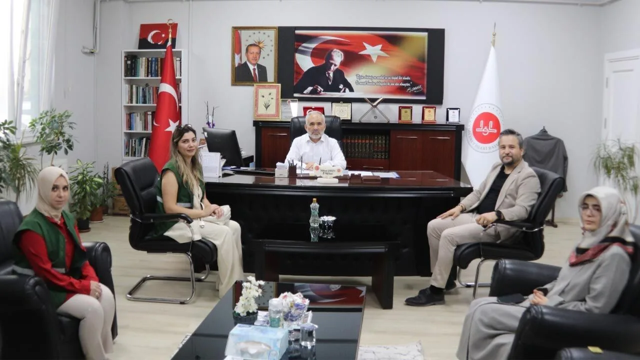 Yeşilay Başkanı İsmail Özcan İl Müftüsü Mehmet Şahin ile makamında bir araya geldi